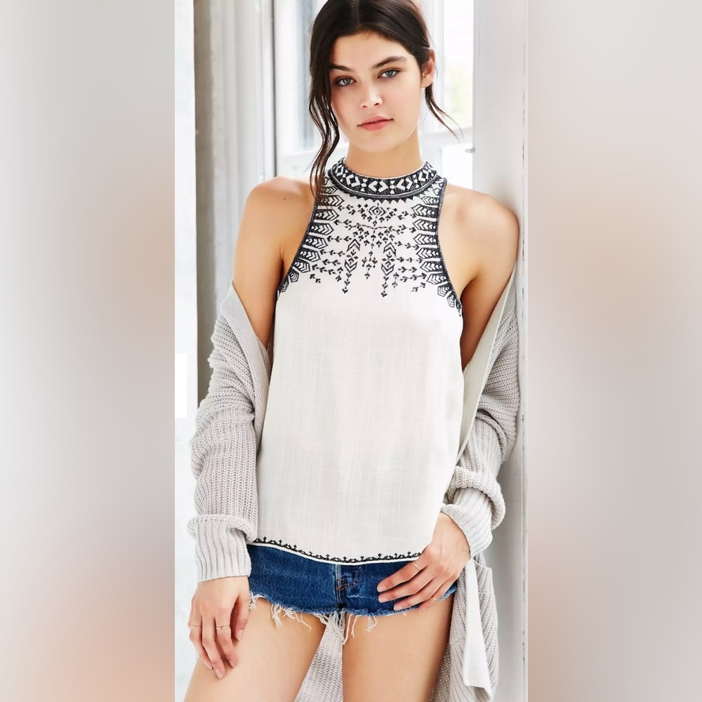 Urban Outfitters Ecote Leah Embroidered Swing Top Size L